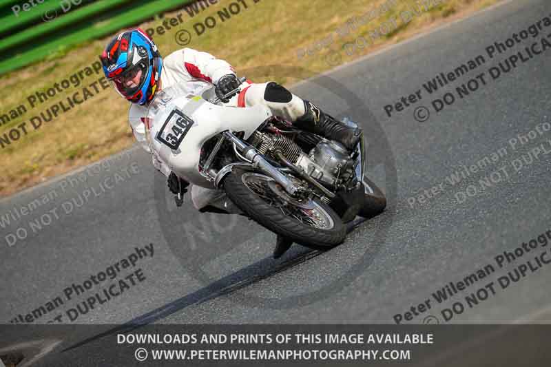 Vintage motorcycle club;eventdigitalimages;mallory park;mallory park trackday photographs;no limits trackdays;peter wileman photography;trackday digital images;trackday photos;vmcc festival 1000 bikes photographs